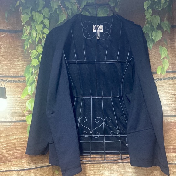 🦋EUC Black Blazer - Picture 5 of 5